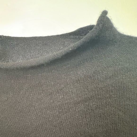 Cropped Cashmere Turtle (Price Firm / Sold Out Online) - Picture 7 of 7